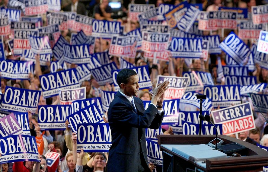 Obama parla alla Convenzione Democratica, luglio 2004. La sua apparizione è stata una svolta importante per lui come politico.