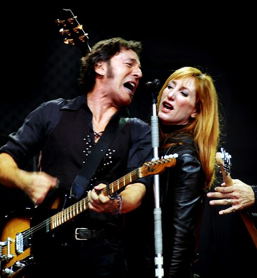 Bruce Springsteen e sua moglie Patti Silva durante un concerto a Ulivi a Göteborg nel 2003. Ha reso omaggio a sua moglie nel podcast.