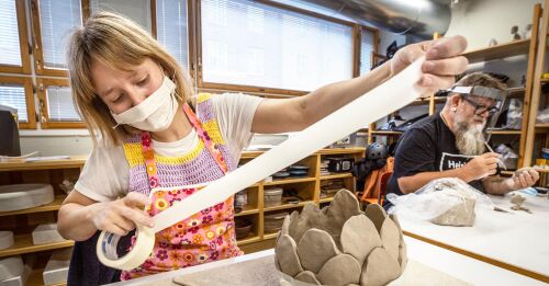 L'atteso inizio del semestre ad Arbis - Ceramica, Italiano e Ginnastica attira molti partecipanti