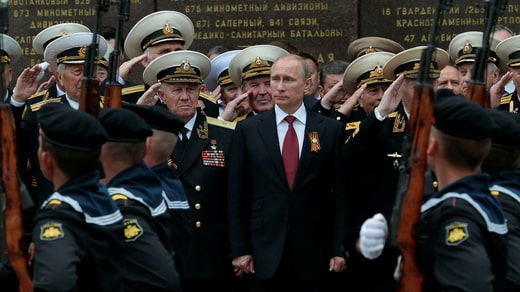 Vladimir Putin a Sebastopoli, in Crimea, il 9 maggio 2014, dopo che la Russia ha annesso la penisola ucraina.