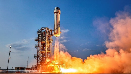 Il fondatore di Amazon Jeff Bezos e la sua azienda Blue Origin hanno contribuito a rendere il 2021 l'anno in cui ha iniziato a commercializzare lo spazio sul serio.