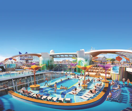 La piscina e l'area sportiva di Wonder of the Seas ha tutto ciò che si può immaginare, incluso uno scivolo acquatico di 10 piani.