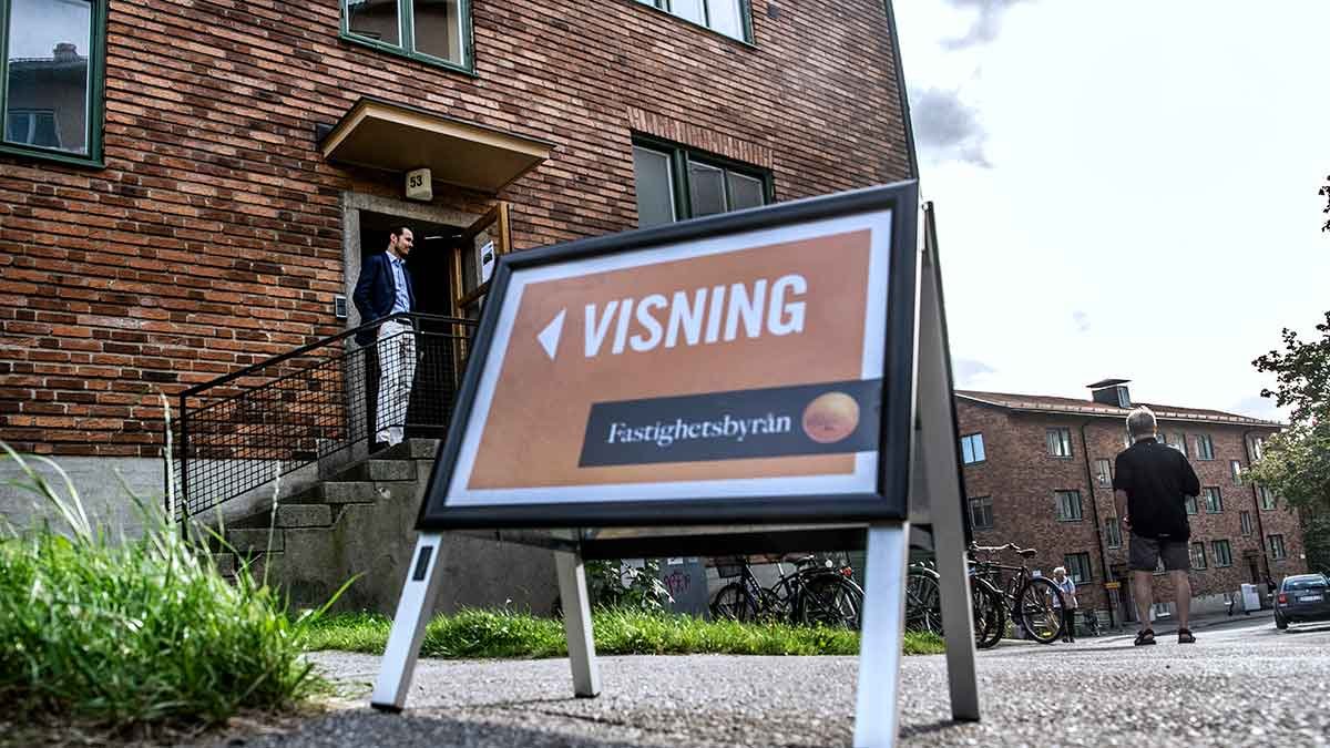 Experten: Bostadspriserna backar när räntan stiger