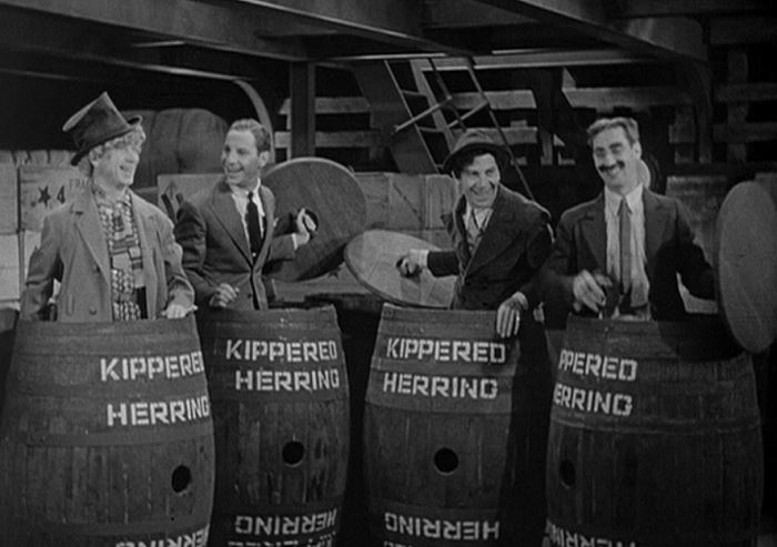 Harpo, Zeppo, Chico e Groucho Marx presso Monkey Business.  Foto: immagini di primaria importanza
