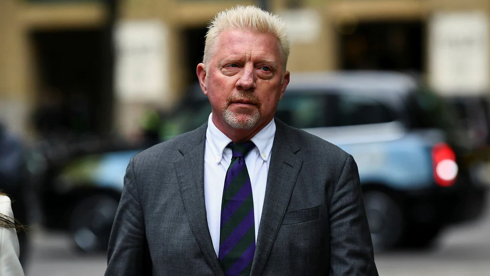 Boris Becker si sta recando alla Southwark Crown Court di Londra, dove viene condannato a 30 mesi di carcere.