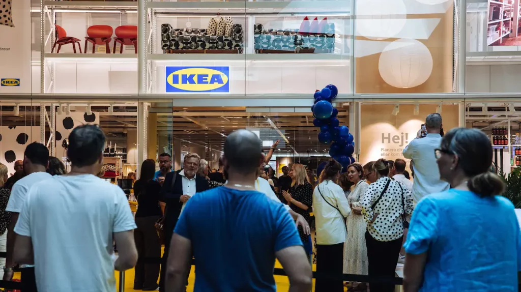 100.000 hanno visitato il loro nuovo negozio Ikea - in una settimana