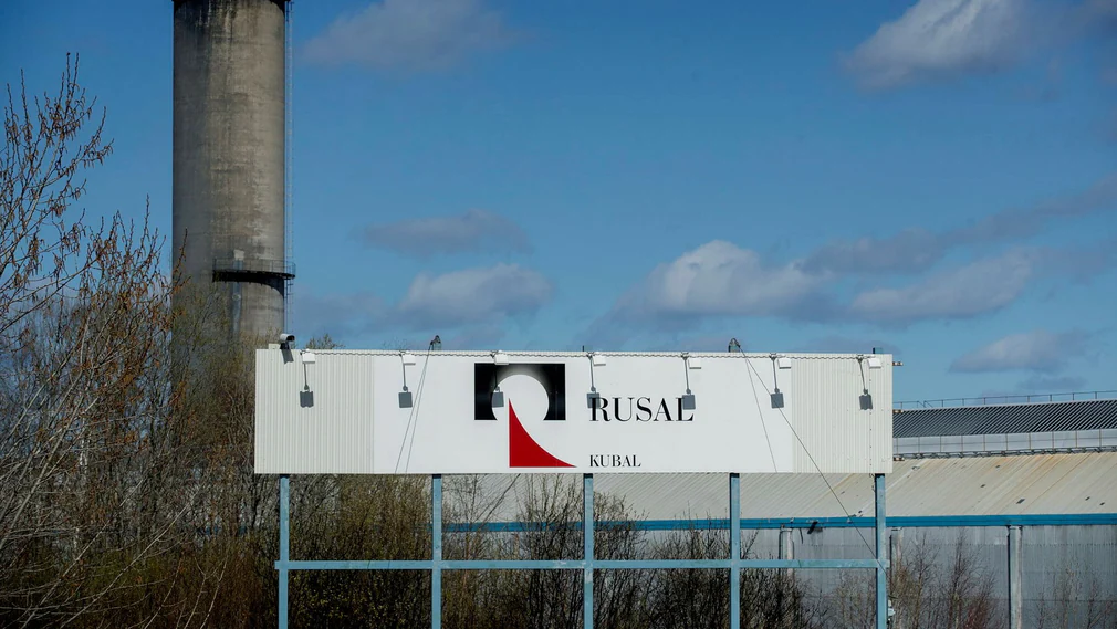 Kopal a Sundsvall è di proprietà della società russa Rusal, di cui l'oligarca Oleg Deripaska è uno dei principali azionisti.