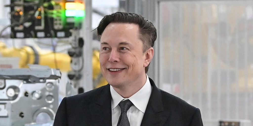 Il patrimonio netto di Elon Musk scende di 200 milioni
