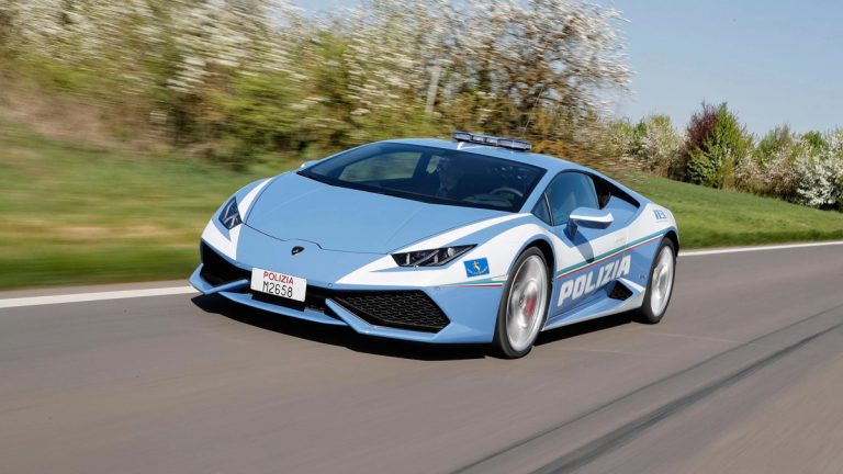 La polizia italiana ha denunciato i membri con una Lamborghini