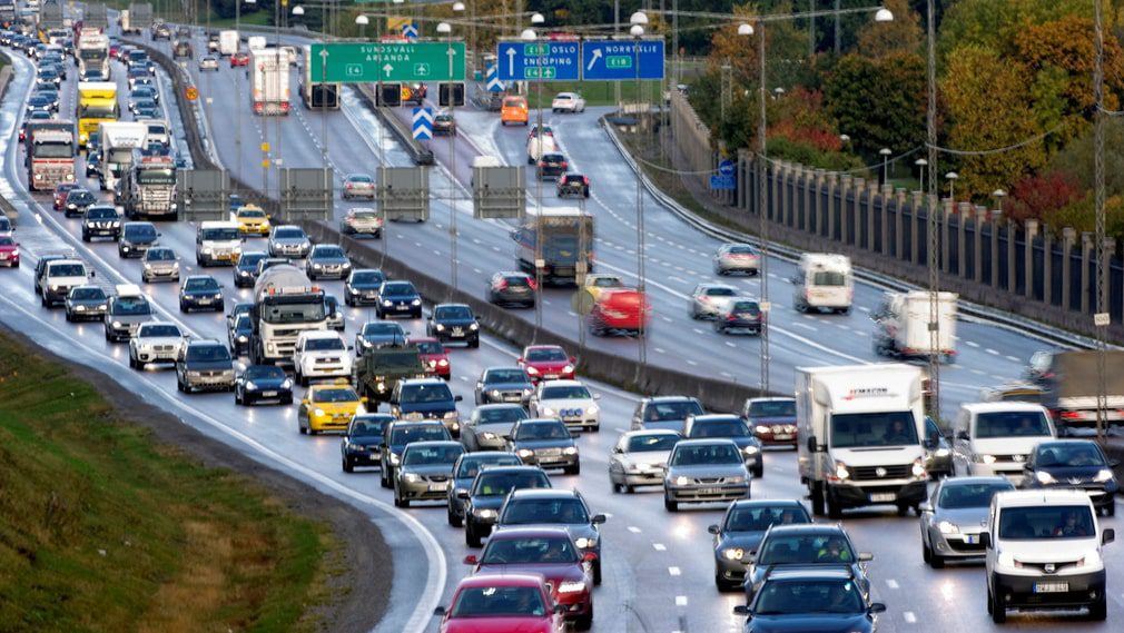 Ora guidiamo tanto quanto prima della pandemia, ma le emissioni stanno diminuendo, secondo le statistiche dell'Agenzia dei trasporti svedese.