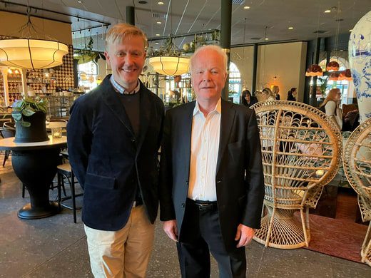 Nella nuova hall dell'hotel: Andreas Andersen con il nuovo presidente, Kurt Eliasson riappare in politica.