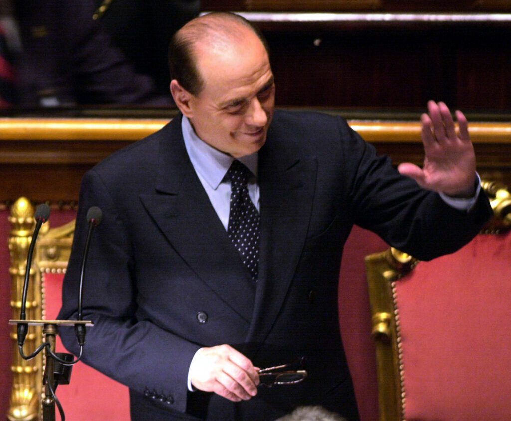 Silvio Berlusconi nel fiore degli anni, al Senato a Roma nel 2001. Galleria fotografica.