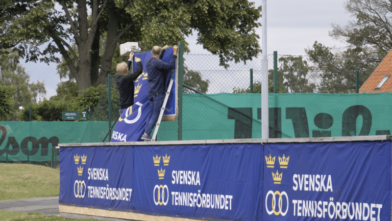 La tavola è apparecchiata per una festa di tennis a Bastad