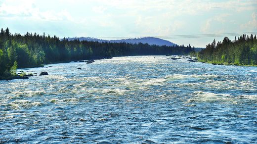 Il grande fiume Pete è uno dei quattro fiumi non regolamentati in Svezia.