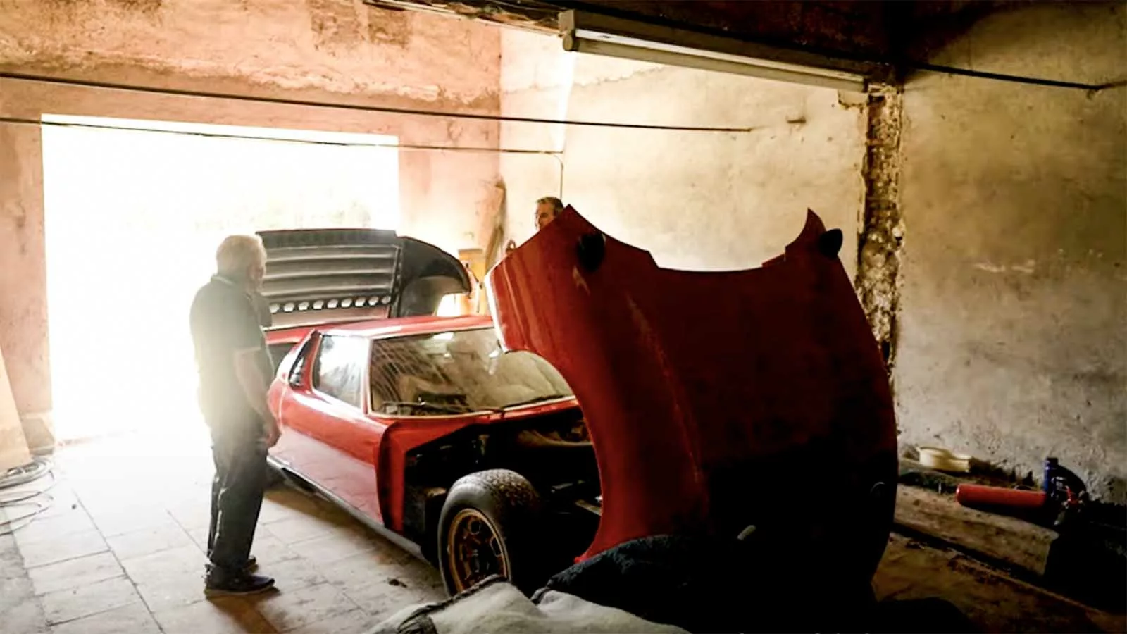 Ho ritrovato una Lamborghini Miura dopo 48 anni nel garage di un 87enne

