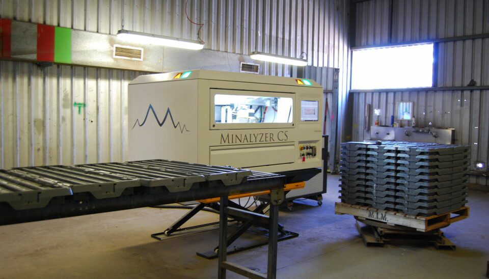 Minalyzer Core Scanner XRF scansiona campioni di perforazione.  Non hanno bisogno di essere macinati ed esaminati in laboratorio.