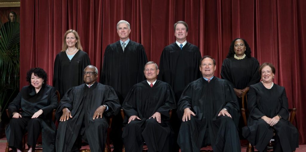 La Corte Suprema riceve norme etiche