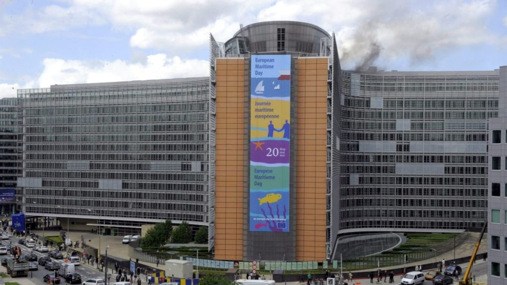 La Commissione europea è preoccupata per le finanze pubbliche di Italia e Francia