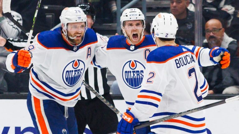 McDavid festeggia la vittoria |  NHL.com/ar