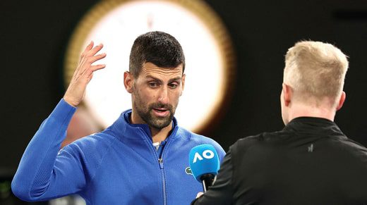Novak Djokovic ha intervistato la leggenda del tennis Jim Courier dopo la vittoria di mercoledì.