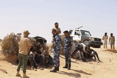 Le guardie di frontiera libiche salvano i migranti. 