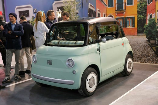 La Fiat Topolino Electric vuole essere una piccola vettura moderna per la città, magari per spostarsi o semplicemente fare commissioni.