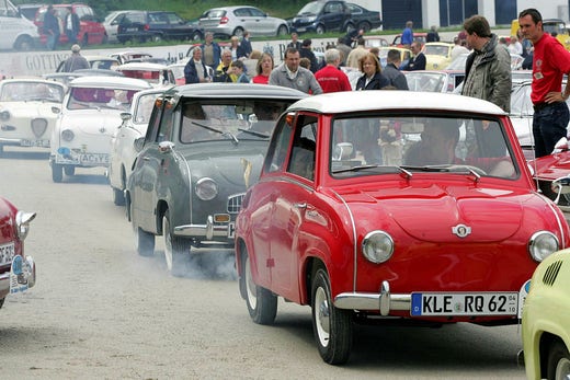 Il Goggomobil è stato prodotto da Hans Glas nella città di Dingolfing, nel sud della Baviera.  Fu venduto fino al 1969.