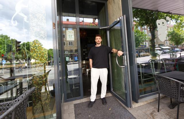 Il direttore del ristorante Zebastian Sjöblom ha lavorato in diversi ristoranti intorno a Gävle.  Lavora al Loco da quando il ristorante ha aperto un anno fa. 