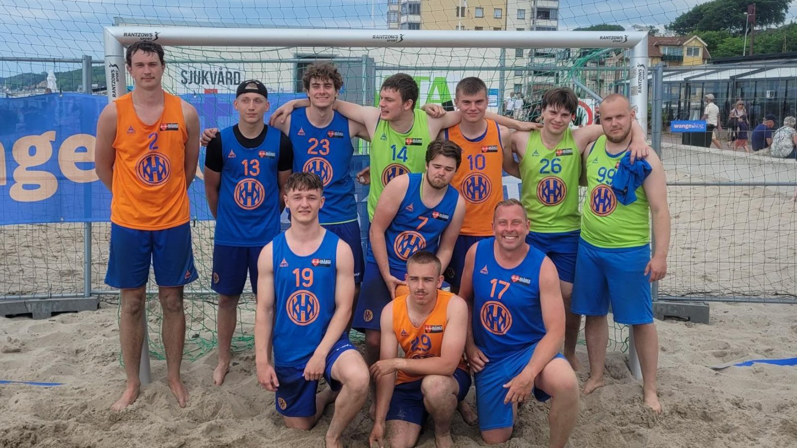 Sia Kävlinge HK che Hamarby IF HF vogliono offrire divertenti partite di beach handball e persino partite

