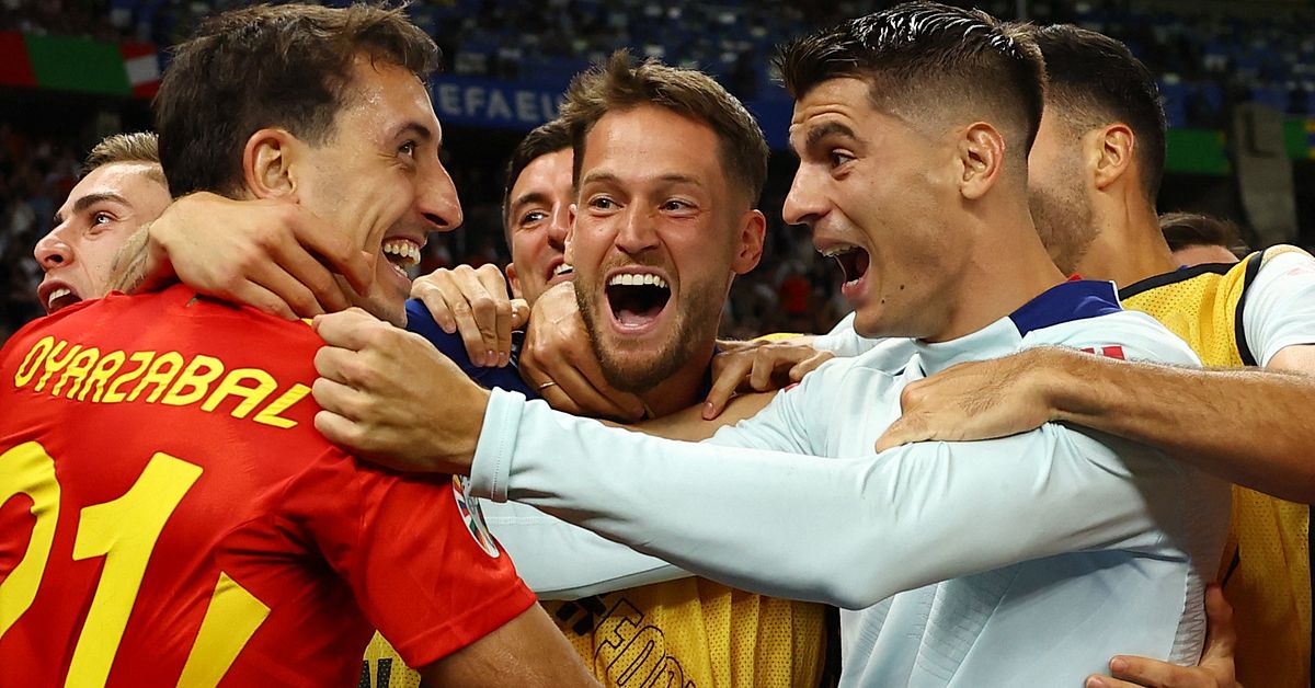 Calcio: la Spagna vince la medaglia d'oro agli Europei contro l'Inghilterra dopo un gol nel finale segnato da Mikel Oyarzabal

