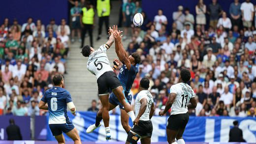 Francia e Fiji si qualificano per le semifinali.  Affronteranno rispettivamente il Sud Africa e l'Australia.  Domenica inizia il torneo femminile.