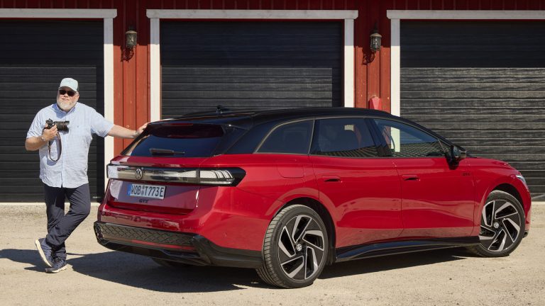 Guidiamo Volkswagen ID. 7 GTX Tourer: un'auto aziendale da sogno