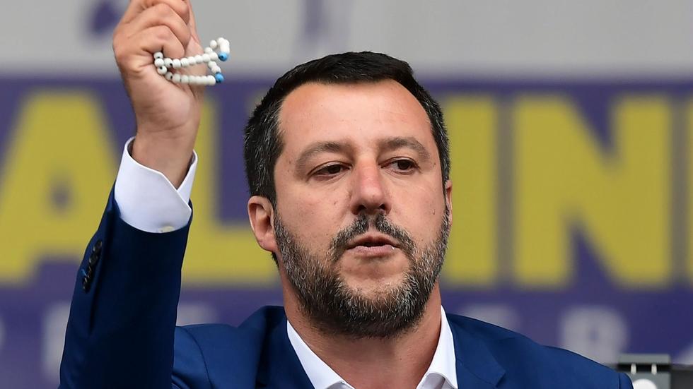 Il vice primo ministro italiano Matteo Salvini vuole sfidare l’Unione Europea e aumentare i costi statali.