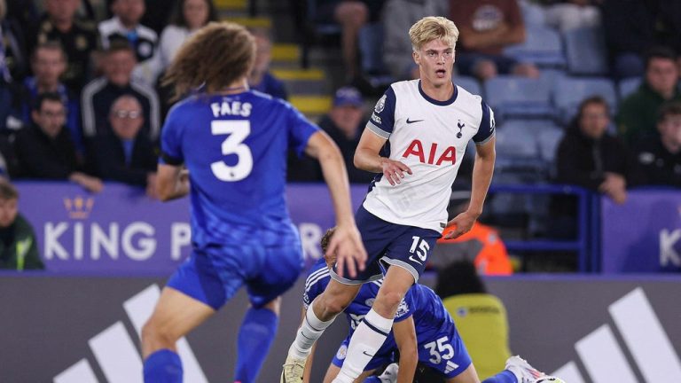 Pareggio per il Tottenham all'esordio di Bergvall in Premier League

