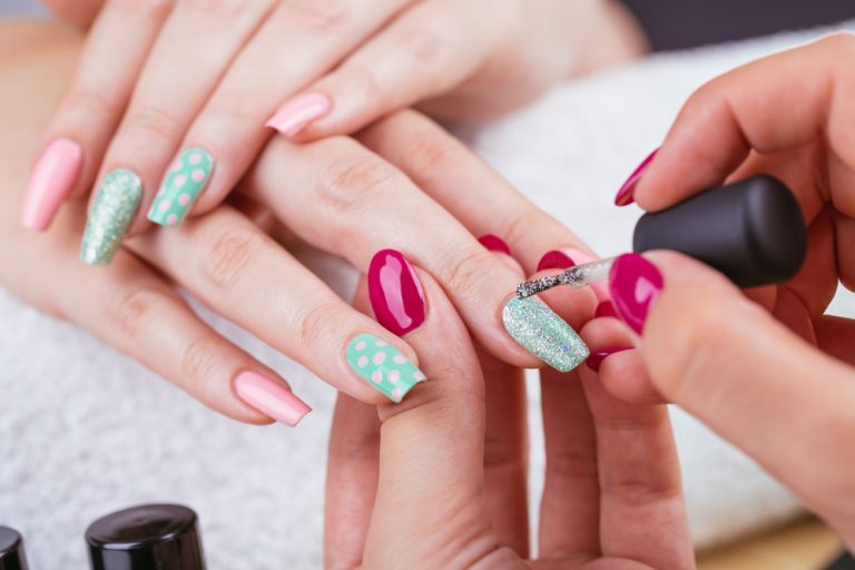 Idee Creative per la Nail Art con Unghie Acriliche: Ispirazioni e Tendenze del Momento