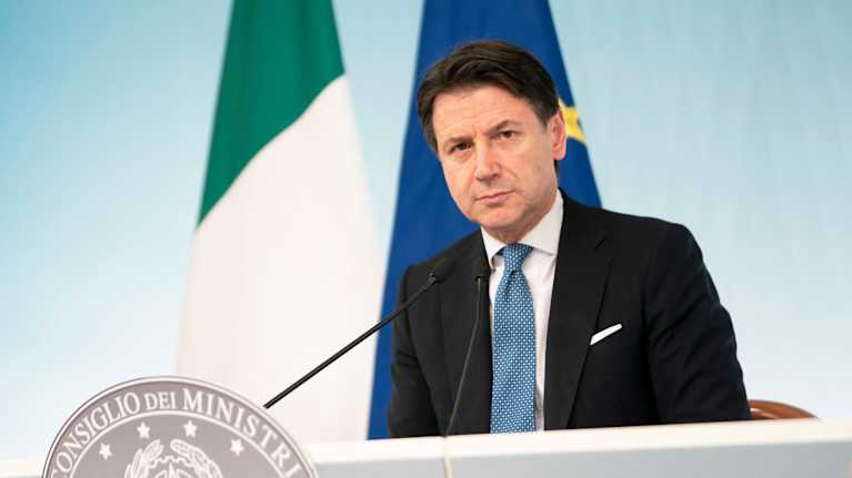 "Tutta l’Italia è ormai area protetta"Lo ha affermato lunedì sera il presidente del Consiglio italiano Giuseppe Conte nel corso di una conferenza stampa. 