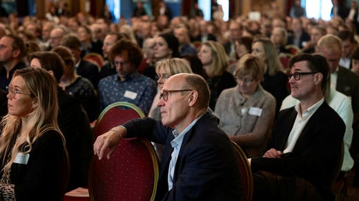 Harald Meeks in una conferenza con Fosilferite Sweden.